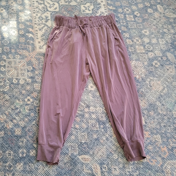 Lululemon Lost in Leisure Crop Jogger Antique Bark Plum Purple Mauve Pink Size 6 - Picture 6 of 13